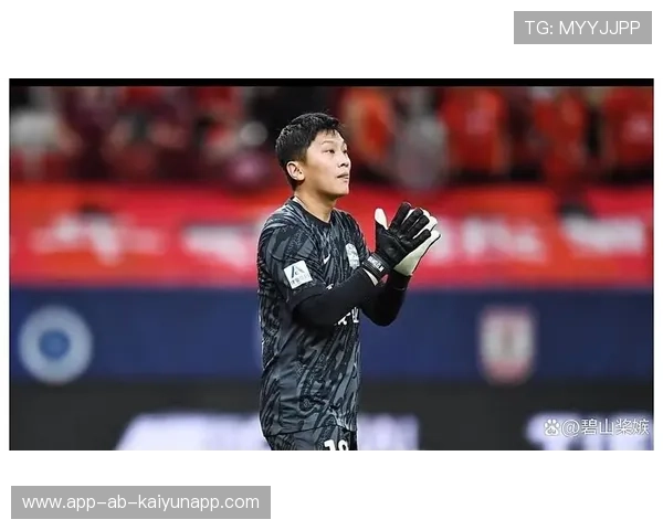 守门员与门将教练共同分析对手点球习惯，训练更有针对性