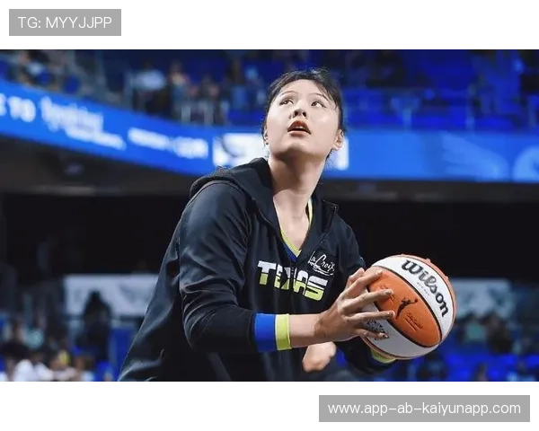 自拍太有态度！李月汝“护具穿搭”登热搜！